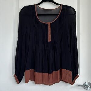 Navy & tan blouse